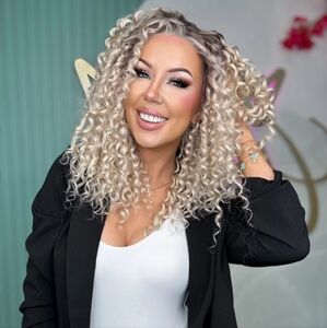 Elegant Curly Platinum Blonde Wig